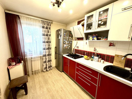 Продам двухкомнатную (2-комн.) квартиру, Чапаева ул, 112, Воронеж г