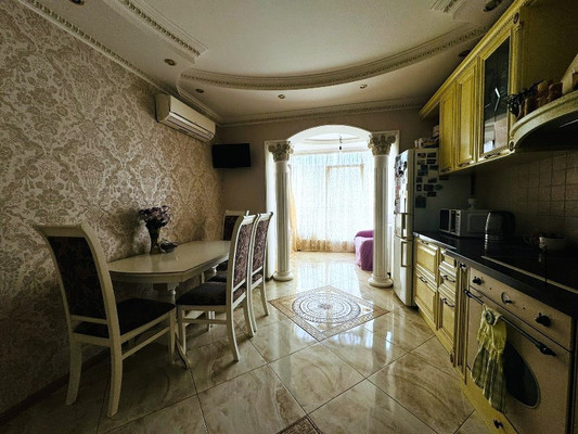 Продам трехкомнатную (3-комн.) квартиру, им. Достоевского ул, 84к1, Краснодар г