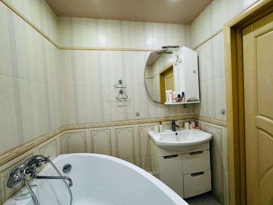 Продам трехкомнатную (3-комн.) квартиру, им. Достоевского ул, 84к1, Краснодар г