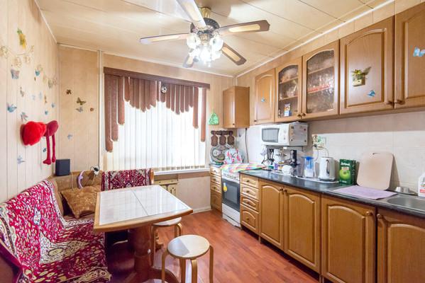 Продам трехкомнатную (3-комн.) квартиру, Ушинского ул, 9А, Батайск г