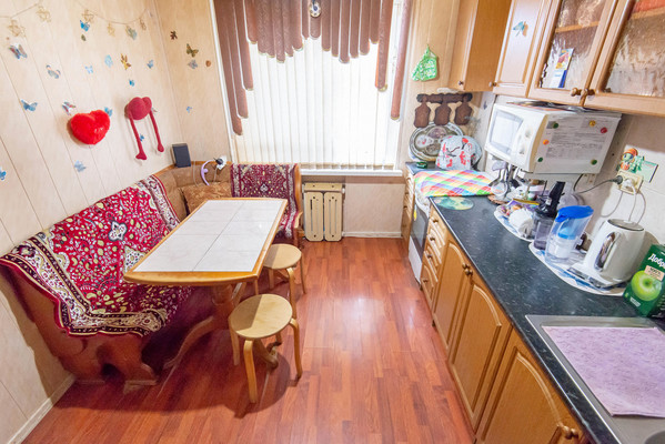 Продам трехкомнатную (3-комн.) квартиру, Ушинского ул, 9А, Батайск г