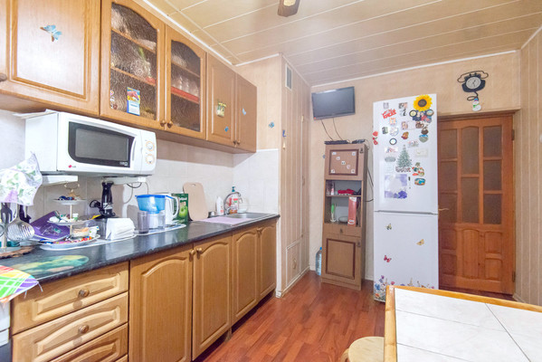 Продам трехкомнатную (3-комн.) квартиру, Ушинского ул, 9А, Батайск г