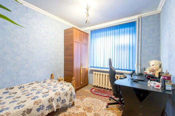 Продам трехкомнатную (3-комн.) квартиру, Ушинского ул, 9А, Батайск г