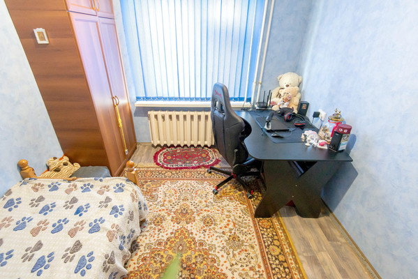 Продам трехкомнатную (3-комн.) квартиру, Ушинского ул, 9А, Батайск г