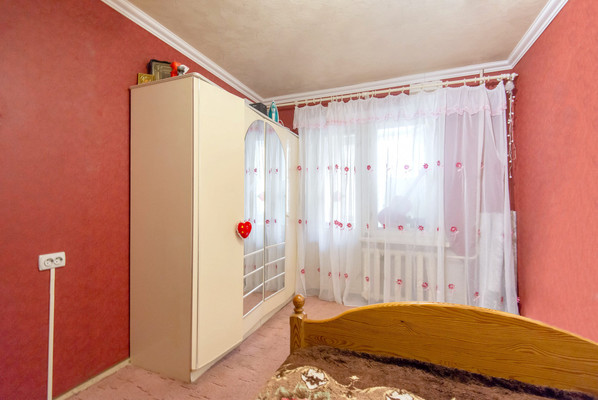 Продам трехкомнатную (3-комн.) квартиру, Ушинского ул, 9А, Батайск г