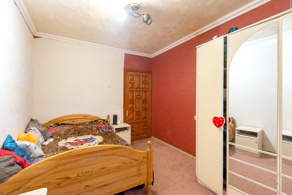 Продам трехкомнатную (3-комн.) квартиру, Ушинского ул, 9А, Батайск г