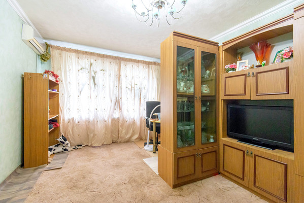 Продам трехкомнатную (3-комн.) квартиру, Ушинского ул, 9А, Батайск г