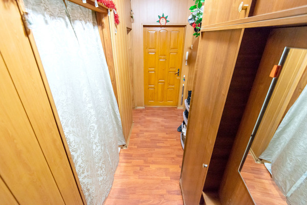 Продам трехкомнатную (3-комн.) квартиру, Ушинского ул, 9А, Батайск г