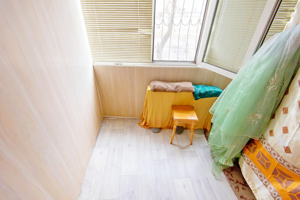 Продам трехкомнатную (3-комн.) квартиру, Ушинского ул, 9А, Батайск г