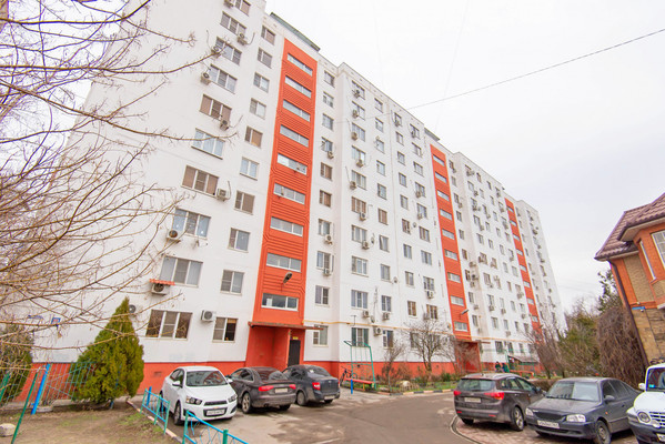 Продам трехкомнатную (3-комн.) квартиру, Ушинского ул, 9А, Батайск г