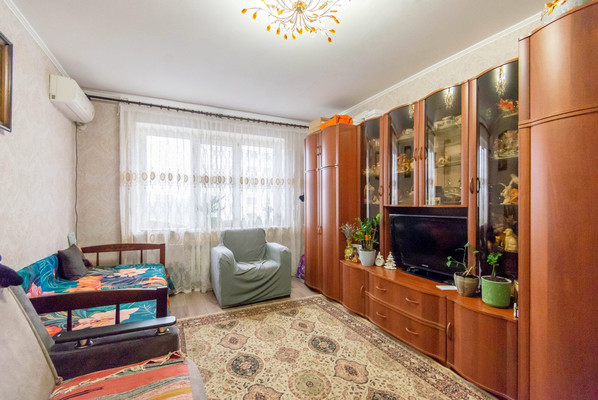 Продам двухкомнатную (2-комн.) квартиру, Ушинского ул, 9а, Батайск г