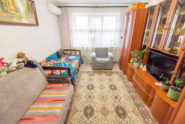 Продам двухкомнатную (2-комн.) квартиру, Ушинского ул, 9а, Батайск г