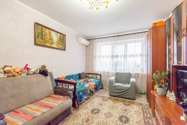 Продам двухкомнатную (2-комн.) квартиру, Ушинского ул, 9а, Батайск г