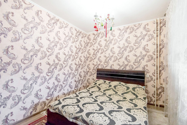 Продам двухкомнатную (2-комн.) квартиру, Ушинского ул, 9а, Батайск г