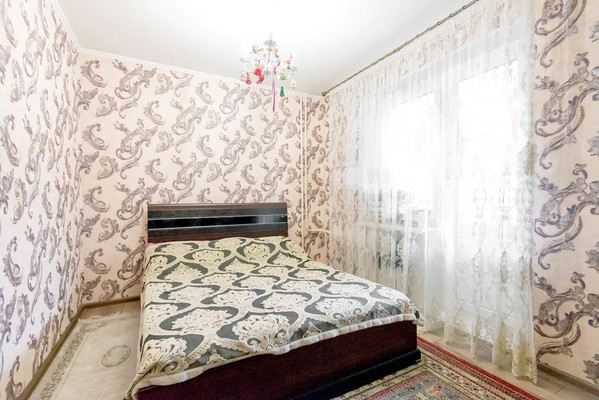 Продам двухкомнатную (2-комн.) квартиру, Ушинского ул, 9а, Батайск г