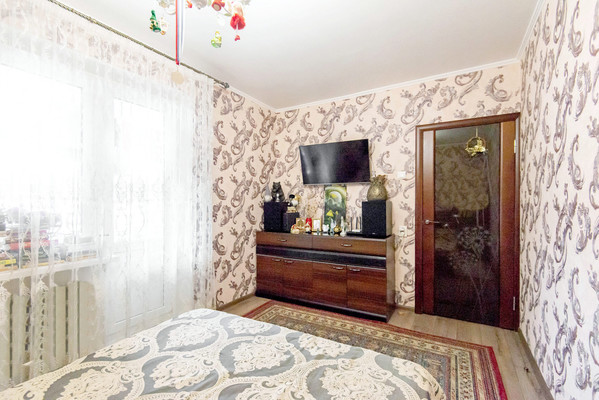 Продам двухкомнатную (2-комн.) квартиру, Ушинского ул, 9а, Батайск г