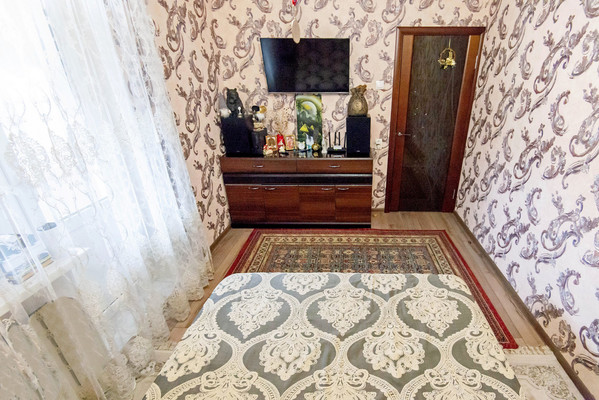 Продам двухкомнатную (2-комн.) квартиру, Ушинского ул, 9а, Батайск г