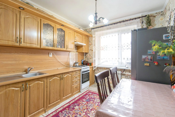 Продам двухкомнатную (2-комн.) квартиру, Ушинского ул, 9а, Батайск г