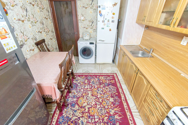 Продам двухкомнатную (2-комн.) квартиру, Ушинского ул, 9а, Батайск г