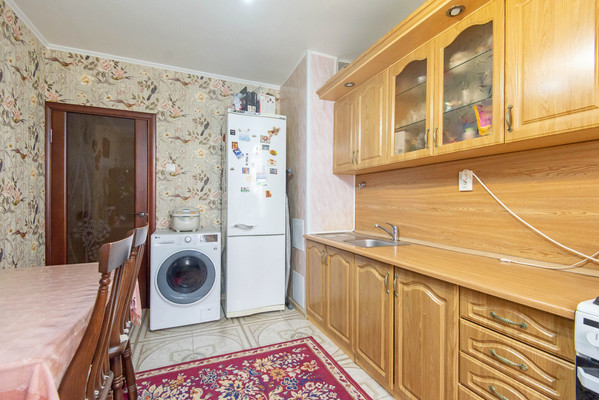 Продам двухкомнатную (2-комн.) квартиру, Ушинского ул, 9а, Батайск г