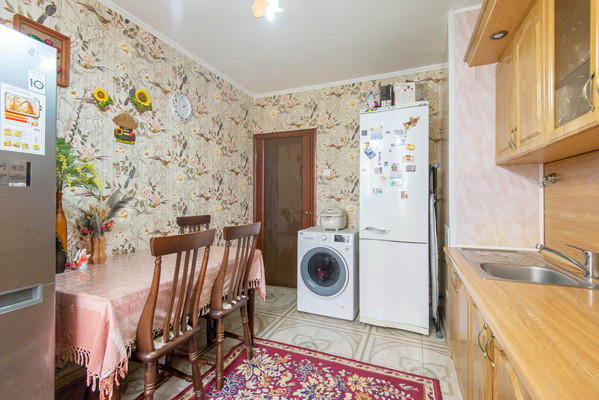 Продам двухкомнатную (2-комн.) квартиру, Ушинского ул, 9а, Батайск г