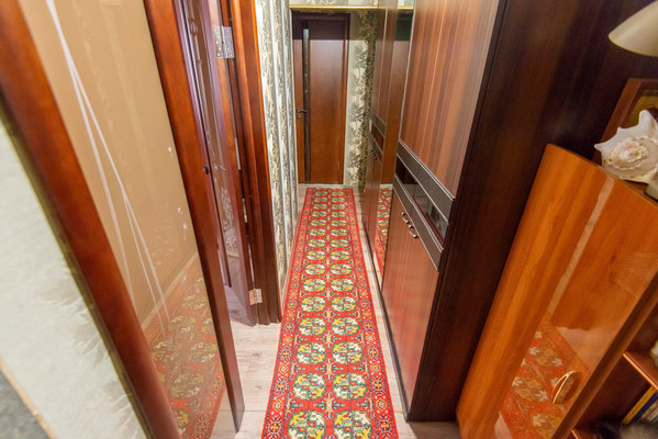 Продам двухкомнатную (2-комн.) квартиру, Ушинского ул, 9а, Батайск г