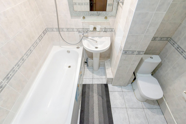 Продам двухкомнатную (2-комн.) квартиру, Ушинского ул, 9а, Батайск г