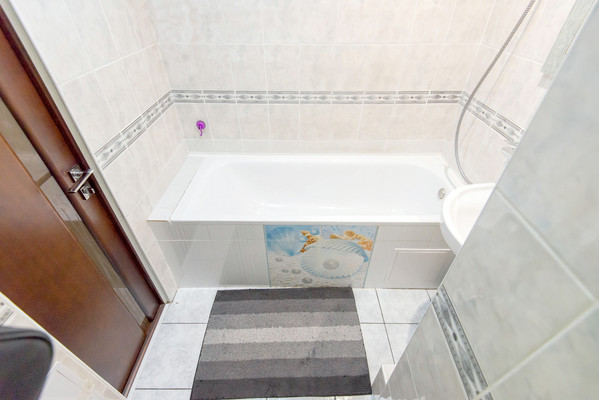 Продам двухкомнатную (2-комн.) квартиру, Ушинского ул, 9а, Батайск г