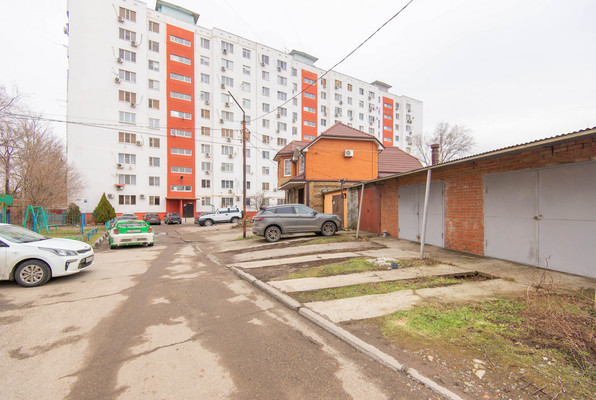 Продам двухкомнатную (2-комн.) квартиру, Ушинского ул, 9а, Батайск г