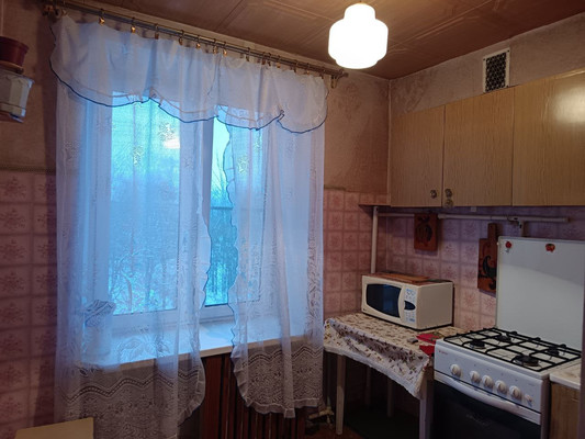 Продам двухкомнатную (2-комн.) квартиру, Володарского ул, 15, Гатчина г