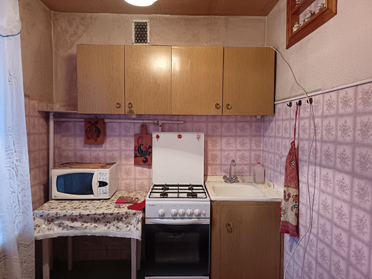 Продам двухкомнатную (2-комн.) квартиру, Володарского ул, 15, Гатчина г