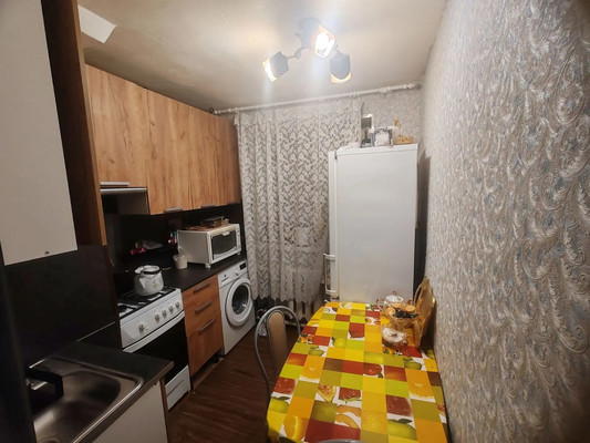 Продам двухкомнатную (2-комн.) квартиру, Обороны ул, 20, Великий Новгород г