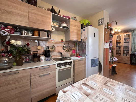 Продам однокомнатную (1-комн.) квартиру, Заречная ул, 45к1, Парголово п