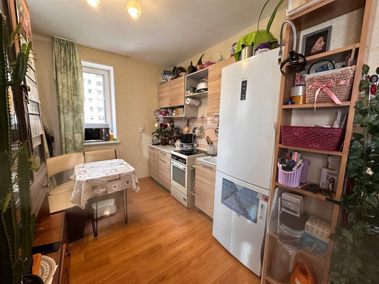 Продам однокомнатную (1-комн.) квартиру, Заречная ул, 45к1, Парголово п