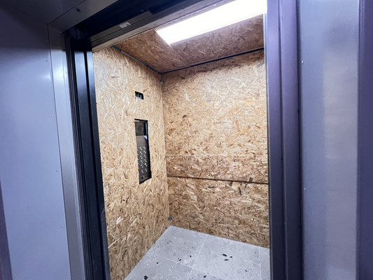 Продам трехкомнатную (3-комн.) квартиру, Братьев Гранат ул, 6, Сосенское п