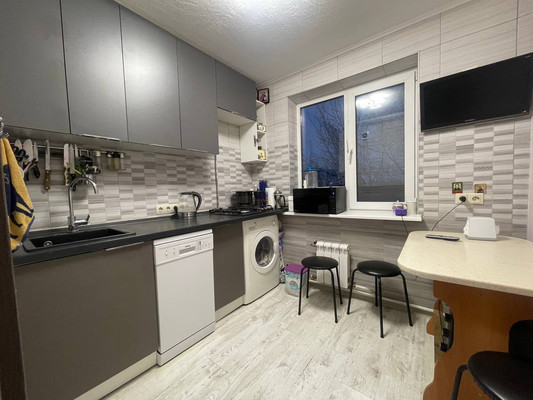 Продам двухкомнатную (2-комн.) квартиру, Новая ул, 7, Октябрьский рп