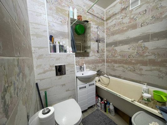 Продам двухкомнатную (2-комн.) квартиру, Новая ул, 7, Октябрьский рп