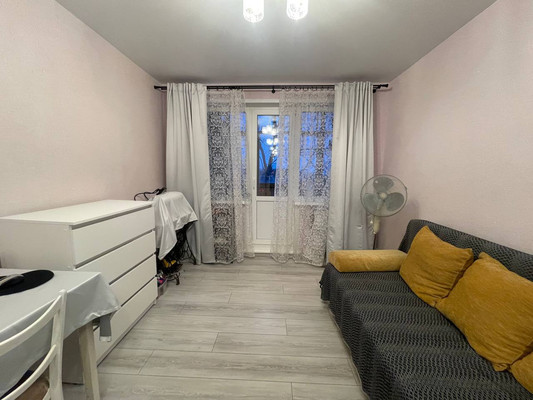 Продам двухкомнатную (2-комн.) квартиру, Новая ул, 7, Октябрьский рп