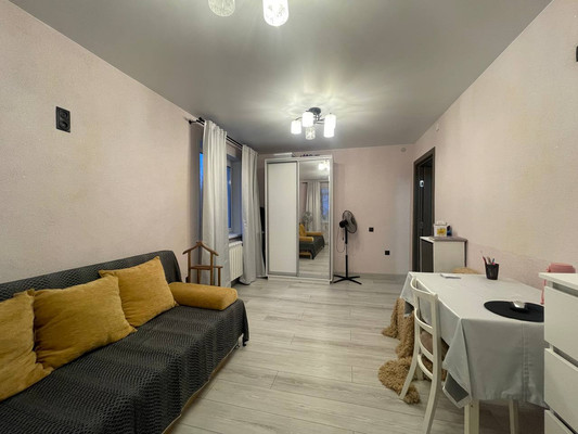 Продам двухкомнатную (2-комн.) квартиру, Новая ул, 7, Октябрьский рп