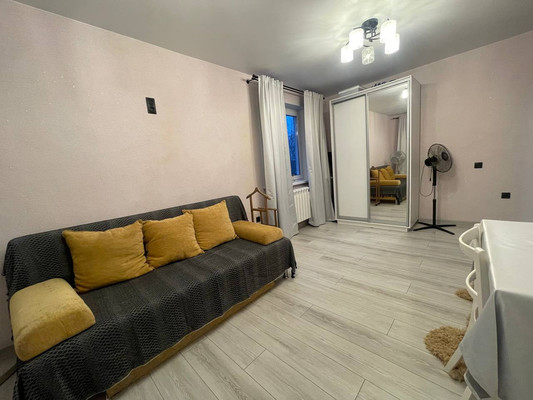 Продам двухкомнатную (2-комн.) квартиру, Новая ул, 7, Октябрьский рп