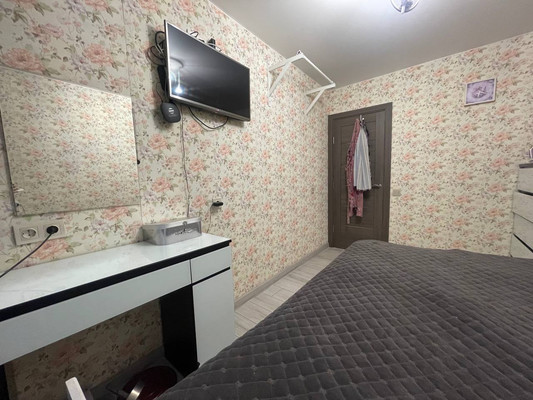 Продам двухкомнатную (2-комн.) квартиру, Новая ул, 7, Октябрьский рп