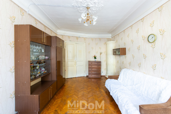 Продам многокомнатную квартиру, Большой П.С. пр-кт, 63, Санкт-Петербург г