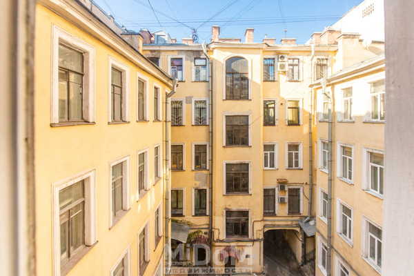 Продам многокомнатную квартиру, Большой П.С. пр-кт, 63, Санкт-Петербург г