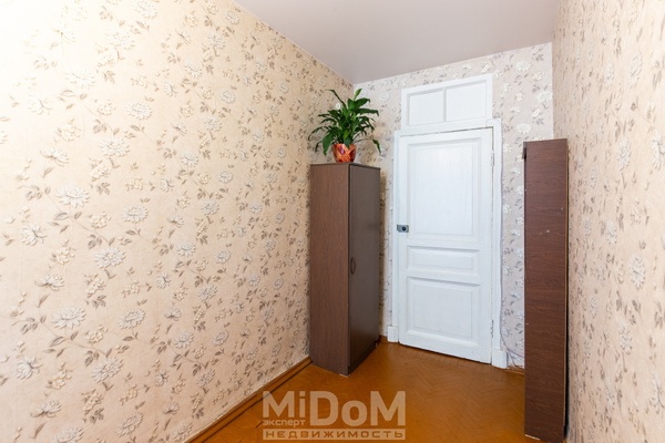 Продам многокомнатную квартиру, Большой П.С. пр-кт, 63, Санкт-Петербург г