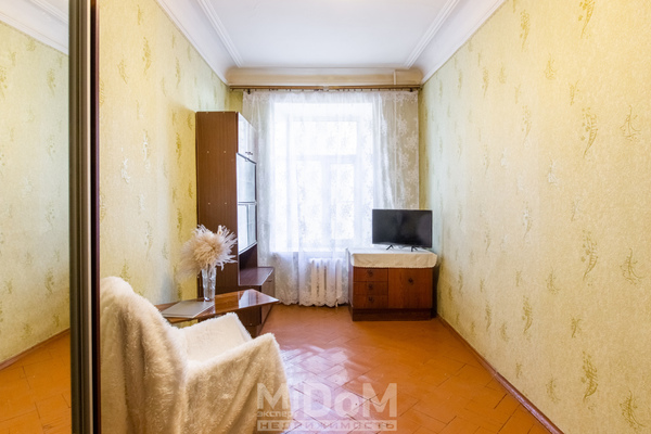 Продам многокомнатную квартиру, Большой П.С. пр-кт, 63, Санкт-Петербург г