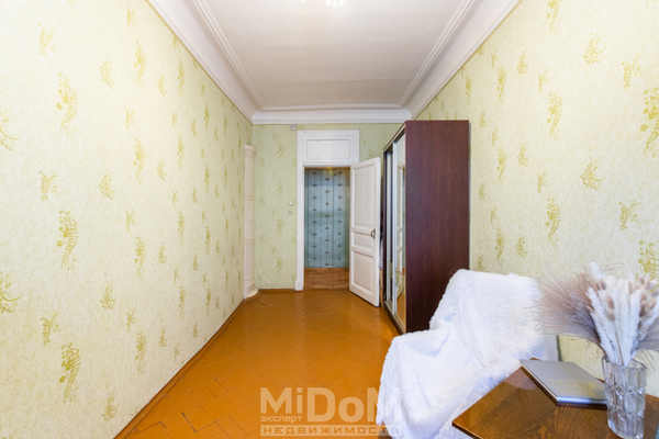 Продам многокомнатную квартиру, Большой П.С. пр-кт, 63, Санкт-Петербург г