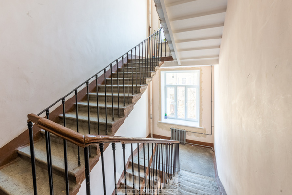 Продам многокомнатную квартиру, Большой П.С. пр-кт, 63, Санкт-Петербург г