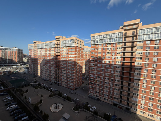 Продам трехкомнатную (3-комн.) квартиру, Западный Обход ул, 39/2к5, Краснодар г