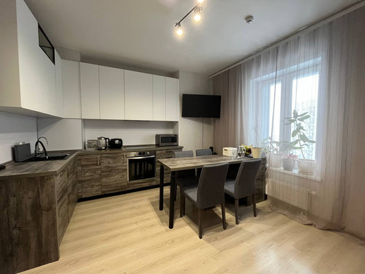 Продам трехкомнатную (3-комн.) квартиру, Революции ул, 52кВ, Пермь г