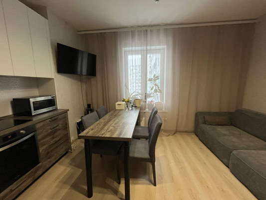 Продам трехкомнатную (3-комн.) квартиру, Революции ул, 52кВ, Пермь г